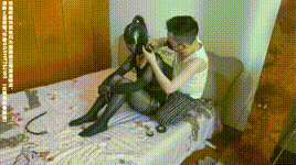 【我的媳妇】全包马尾分腿、强制固定动弹不得、假JJ深喉+P机伺候前后夹击+吊绑踮脚子夕+口舌侍奉