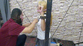 【飞天原创】继续审问JK少女毒犯希希,还是不配合,直接禁锢在拘束架加大力度审问折磨封面图