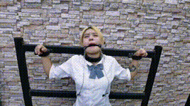 【飞天原创】今天把JK女毒犯希希紧锢在拘束架上,把脚钉固定在脚底上,把钢针扎在胸上,…封面图