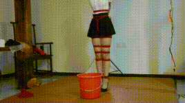 【路由原创】可可超紧欧式直臂股绳水桶吊疼的嗷嗷直叫封面图