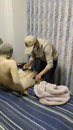 老婆叠层透明丝袜全包按摩封面图